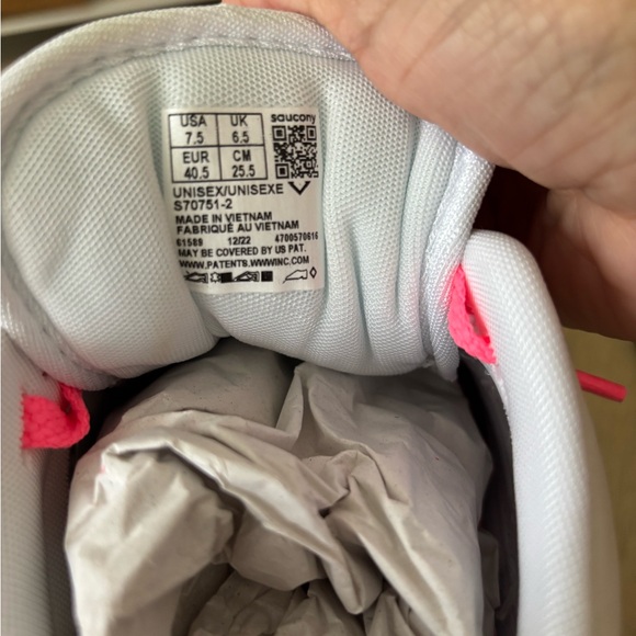 Saucony Green and Pink Athletic Shoes - Picture 6 of 7